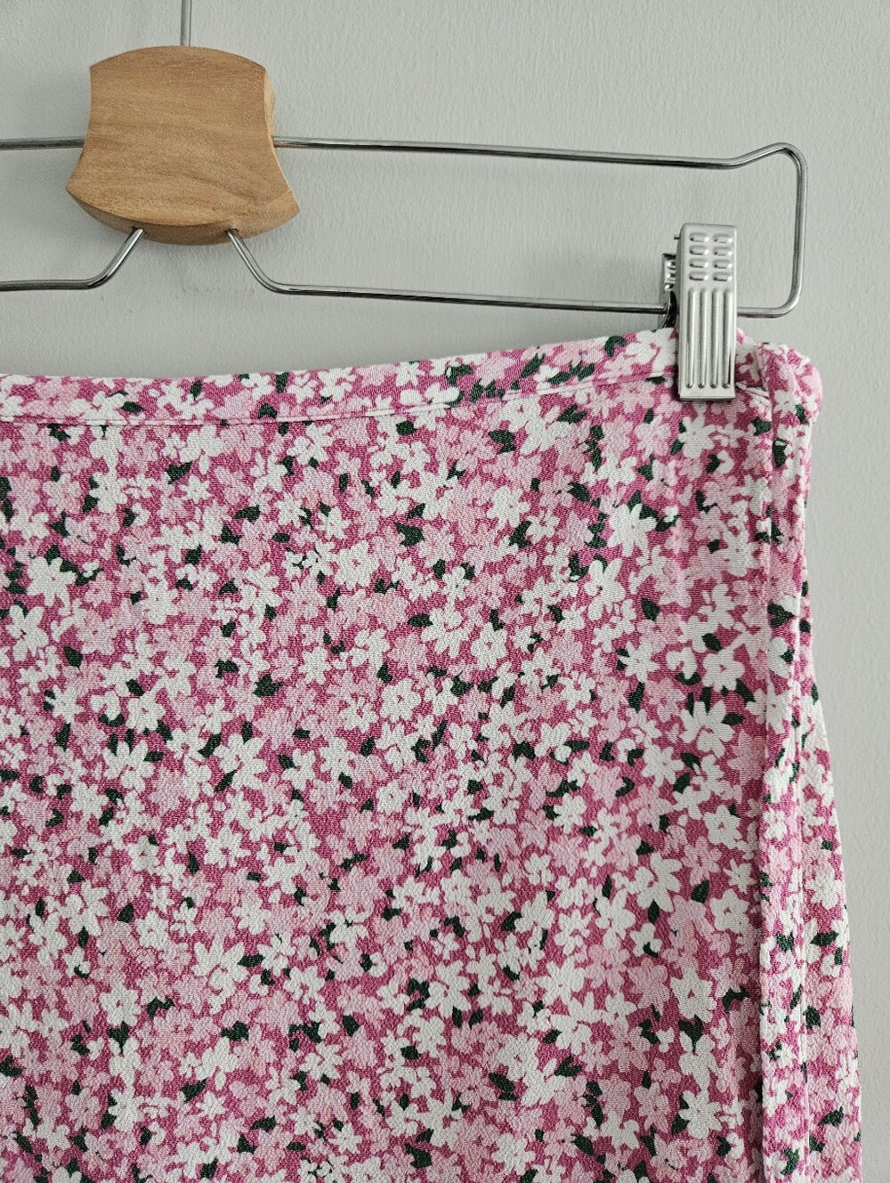 Aritzia Sunday Best Dawson Wrap Mini Skirt Pink Ditsy Floral Medium Cottagecore - Picture 4 of 8